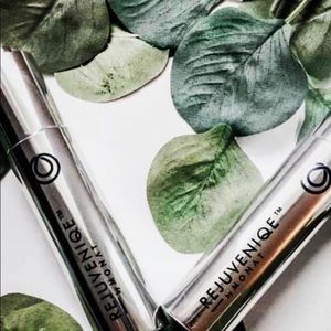 A blend of 13+ Natural Plant and Essential Oils